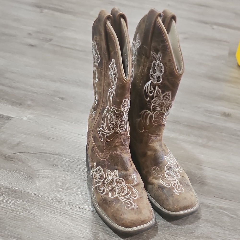 Shyanne Brown Kids Boots with White Embroidery